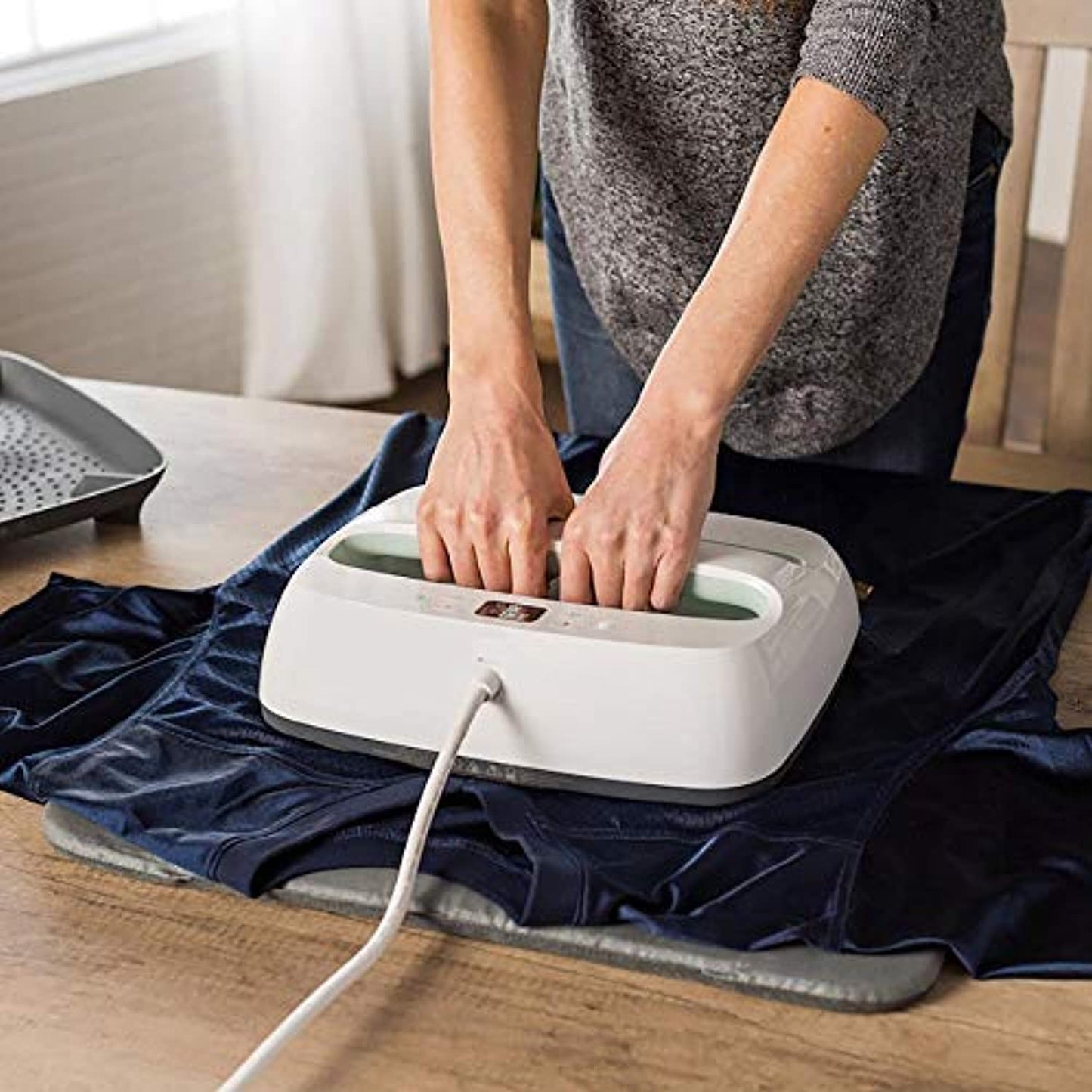 Cricut Easy Press 2 Bundle – Heat Press Machine - (MISSING ACCESSORIES) Used