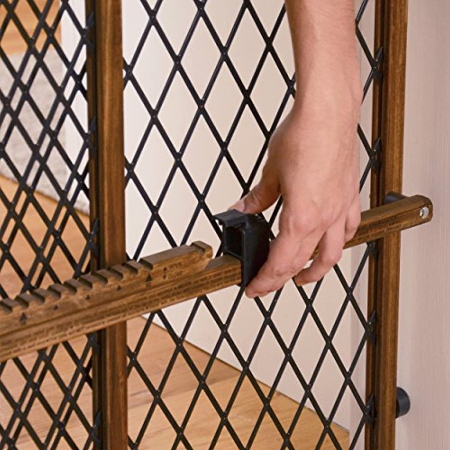 Evenflo Position & Lock Gate -FarmHouse Collection- 2026900 - OPEN BOX
