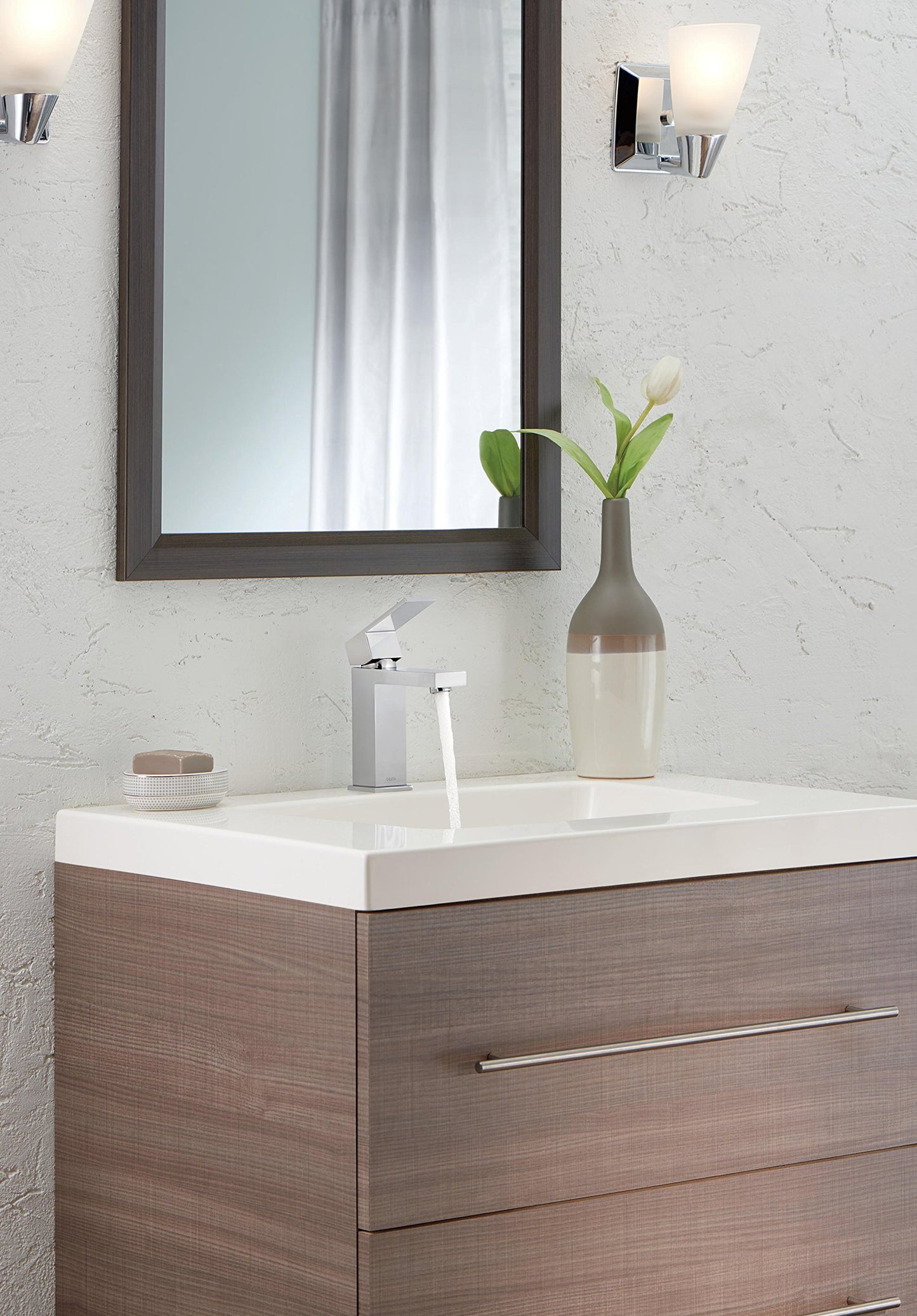 Delta Faucet Modern Single-Handle Bathroom Faucet with Drain Assembly, Chrome 567LF-PP