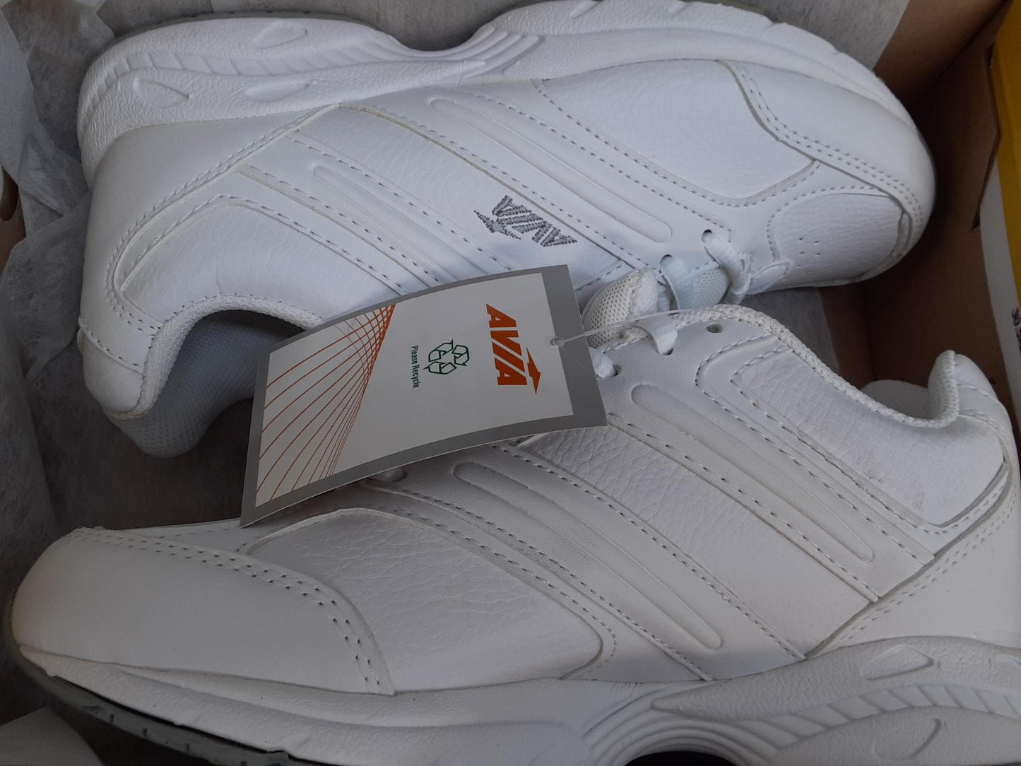 Avia Walking White  Slip Resistant Sneakers Womens Size 7.5 Medium 3252